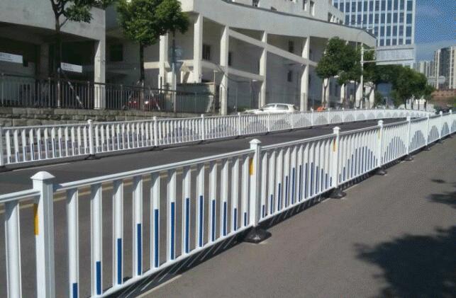 公路围栏设置怎么样规范化？
